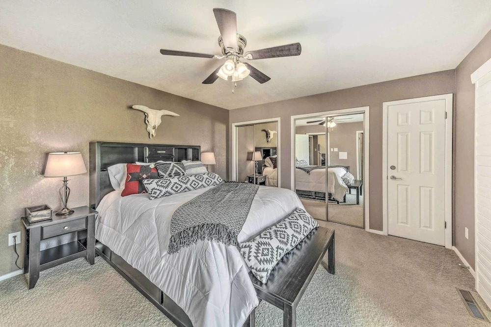 Villa Con Vista w/ Putting Green & Hot Tub