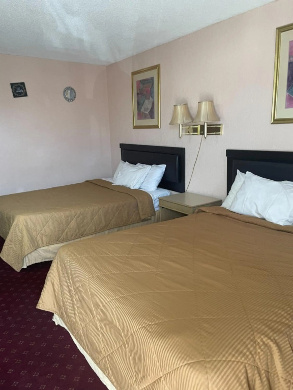 Niagara Lodge & Suites