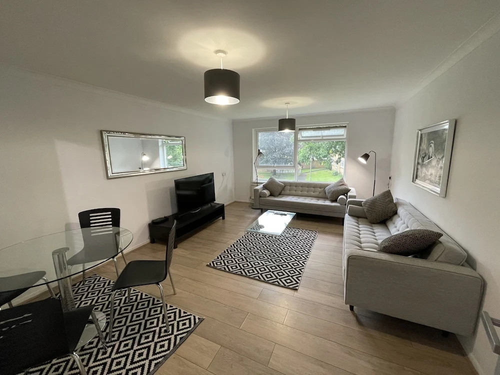 Continental Apartments 3-bed Apartment Farnborough