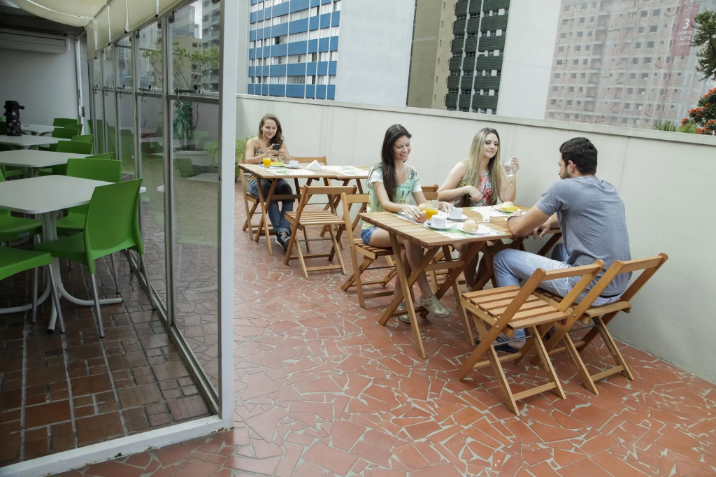 CLH Suites Curitiba