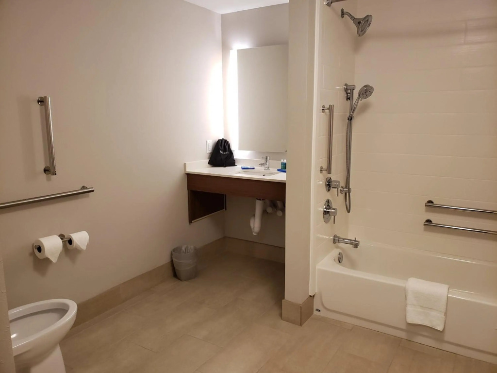 Holiday Inn Express & Suites Macon North by IHG