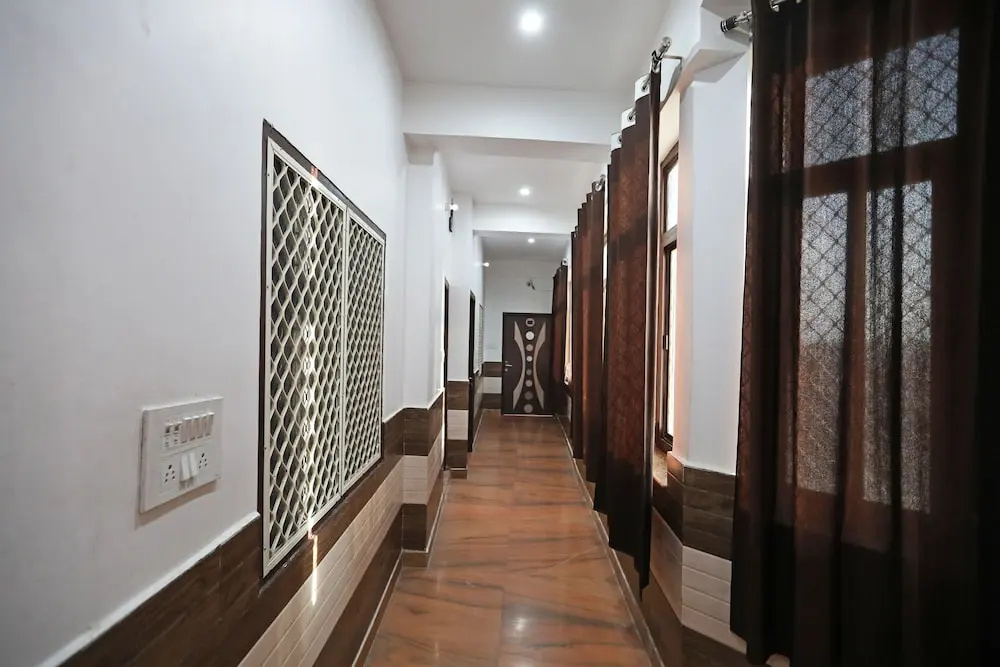 OYO 10610 Anand Guest House