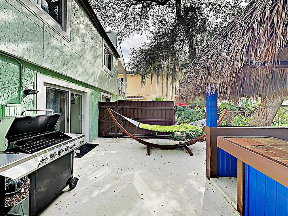 New Listing! Beach W/ Tiki Bar & Hot Tub 3 Bedroom Duplex