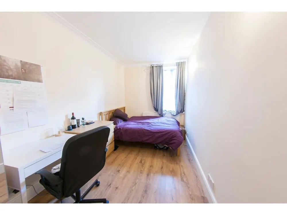 Spacious & Quiet 4BR Flat for 8 in Hampstead