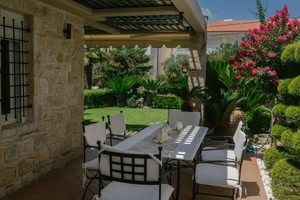 Dreamcatcher Luxury Villa, 1 min walk to beach