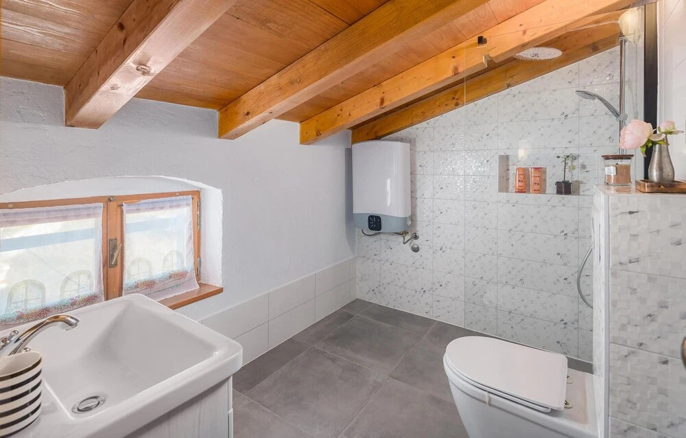 Amazing Home in Boduleri With Wifi and 4 Bedrooms