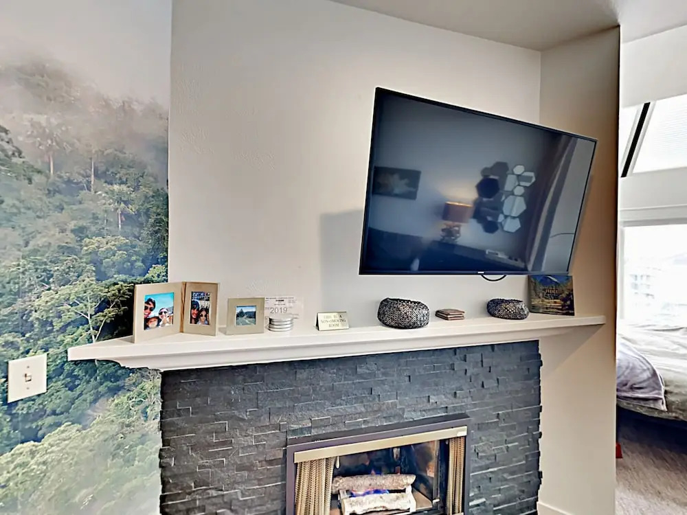 Ski In Ski Out Modern Studio with Stunning Location