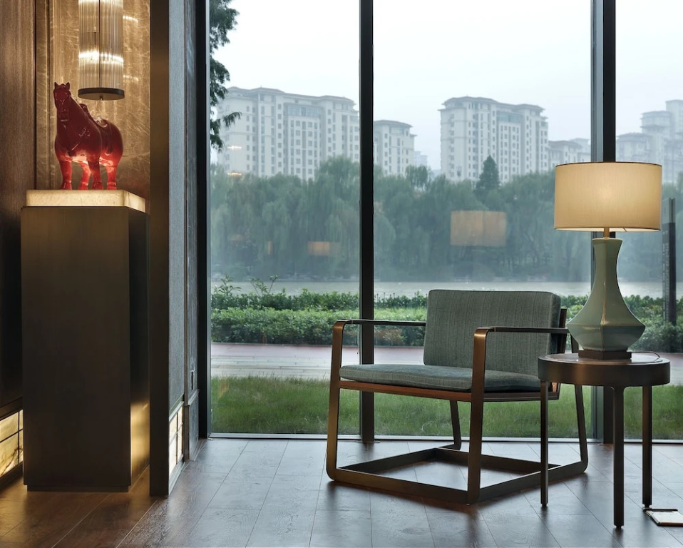 Yading Peninsula Hotel