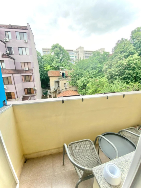 Sunny Central Apartment with TV & Wi-Fi