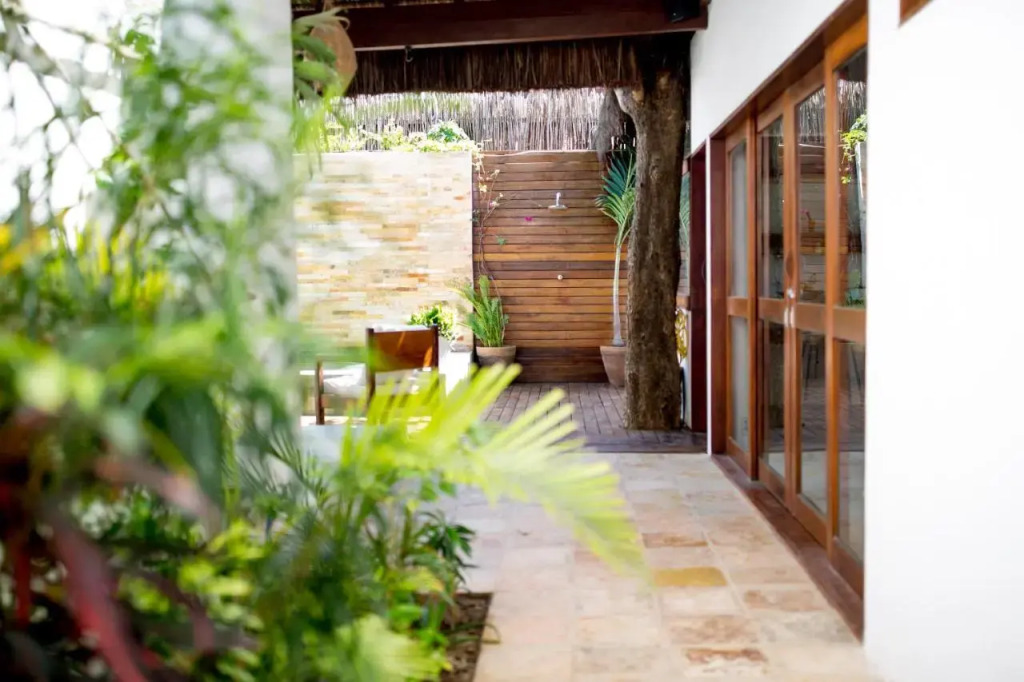 Tropical House - Villa com piscina perto do mar