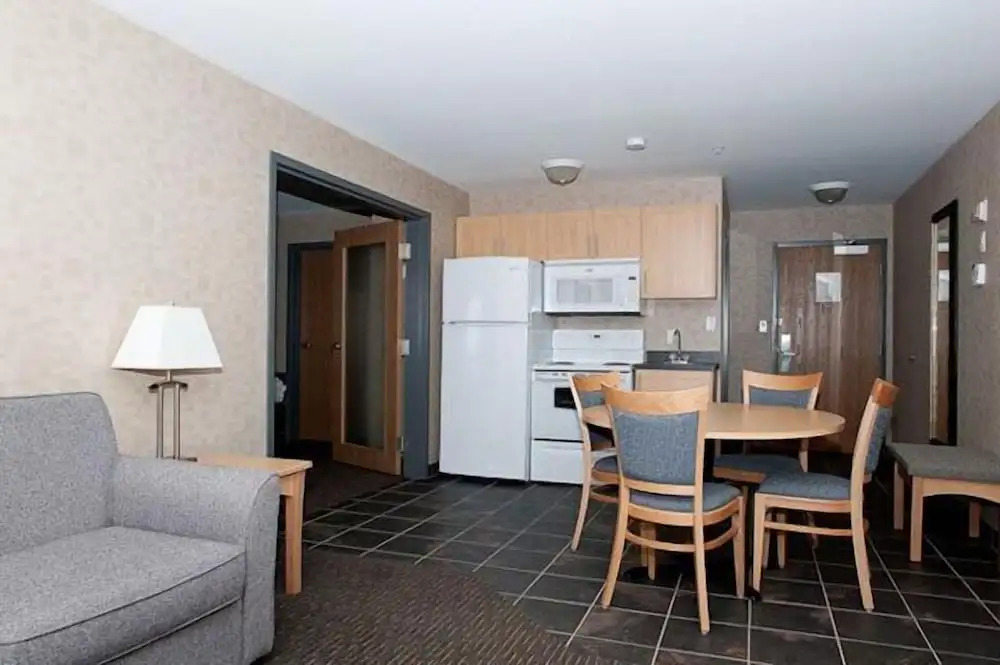 Paradise Inn and Suites