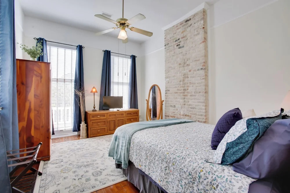 Historic Townhome - 2 Mi to French Quarter!