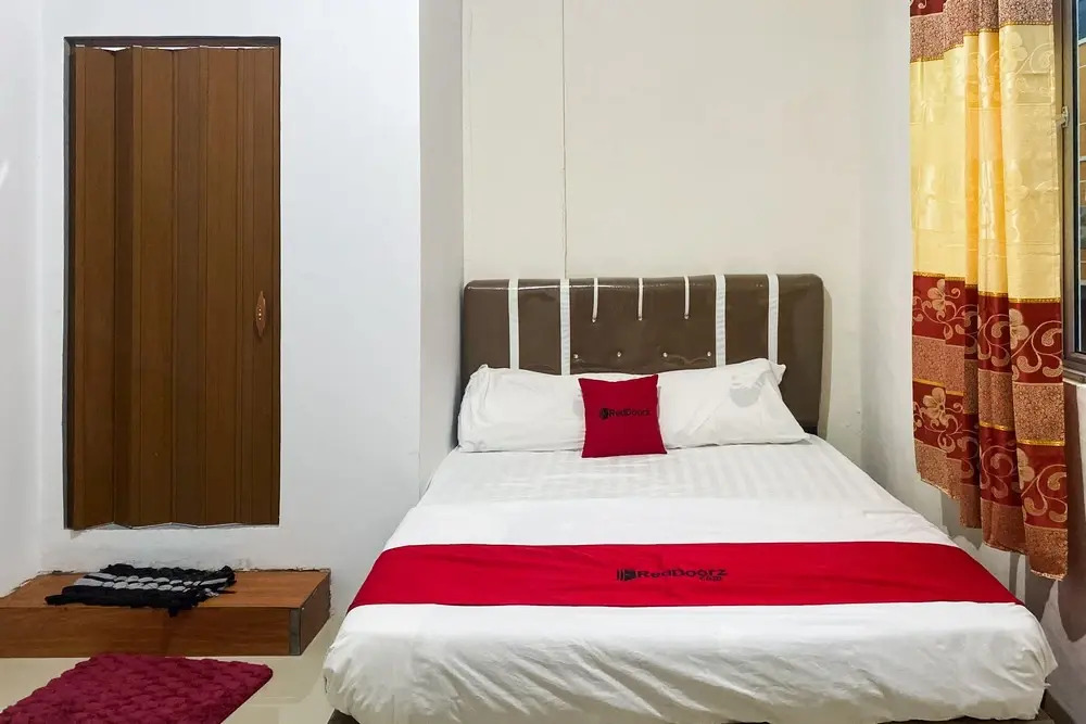 RedDoorz near BCS Mall at Penuin