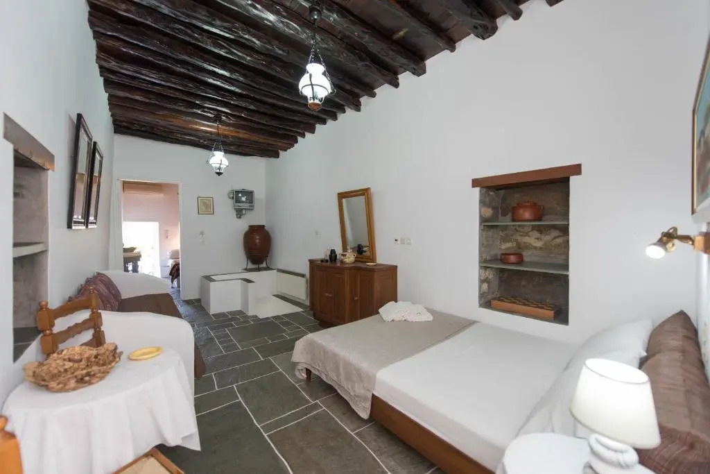 Aris & Maria Houses