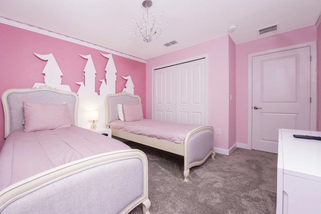 Stunning 4 Bd Close to Disney w/ Pool @ Storey Lake Resort 4369