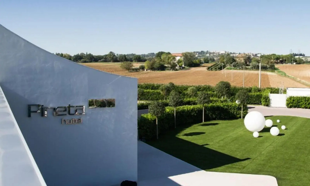 Pineta Eco Hotel - Private Parking
