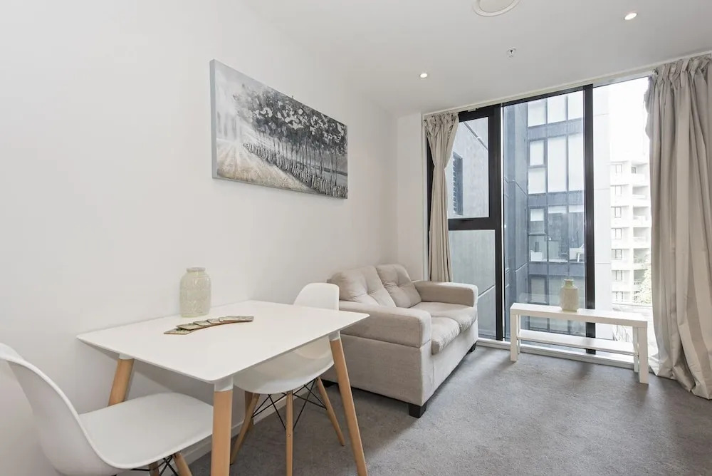 Stylish Modern Studio, Queens Resid, Gym & Pool