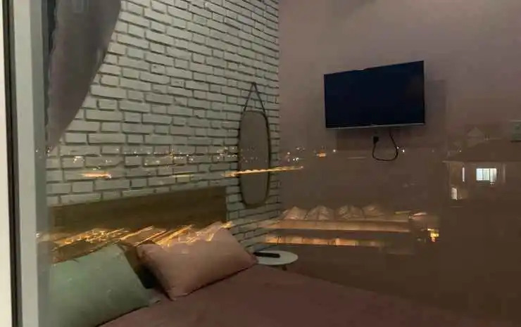 House Of Den & Bong