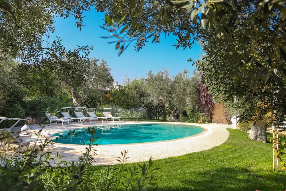 TD Il Vecchio Fienile Outdoor Kitchen wPool View