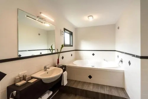 Triton Suites Motel