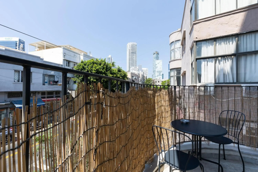 Fabulous Corner Market by TLV2RENT