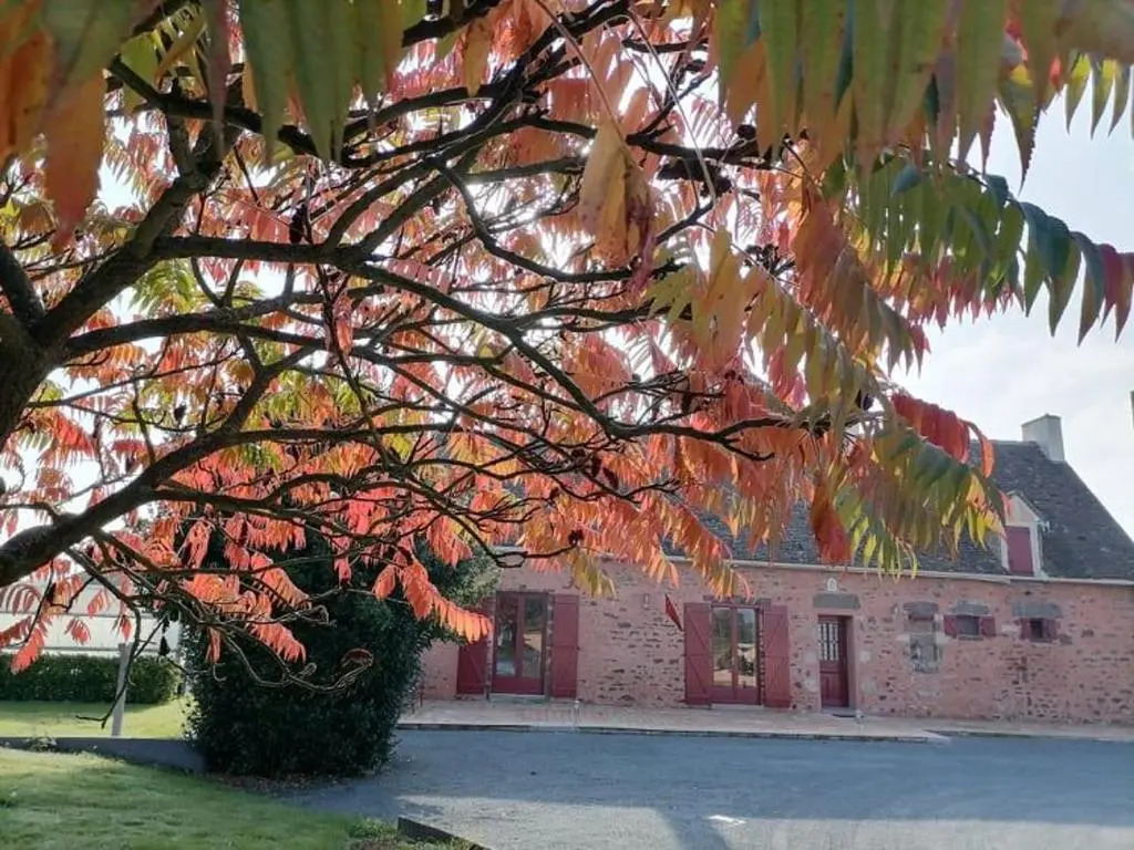 Gîte en campagne rénové avec cheminée, grands jardins, WiFi, près dun village médiéval. - FR-1-410-334