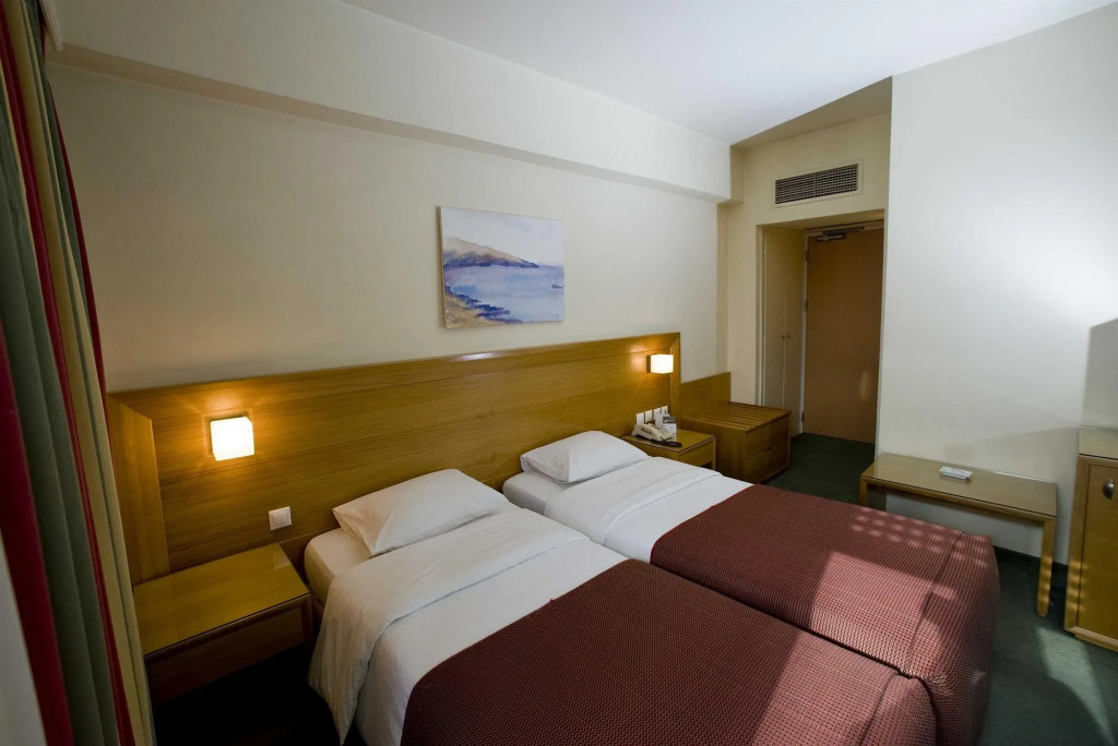 Athinais Hotel