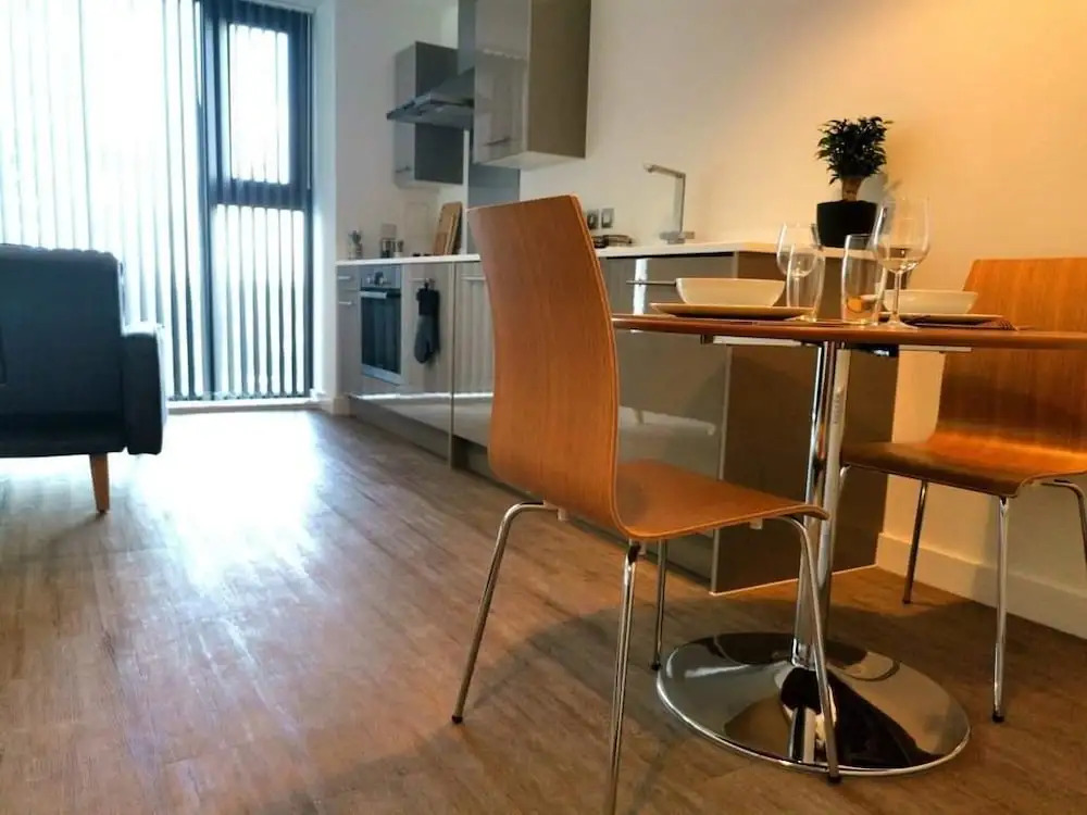 A Modern Studio With Great City Views - 17th Floor, City Views & 2 Minutes to Canal