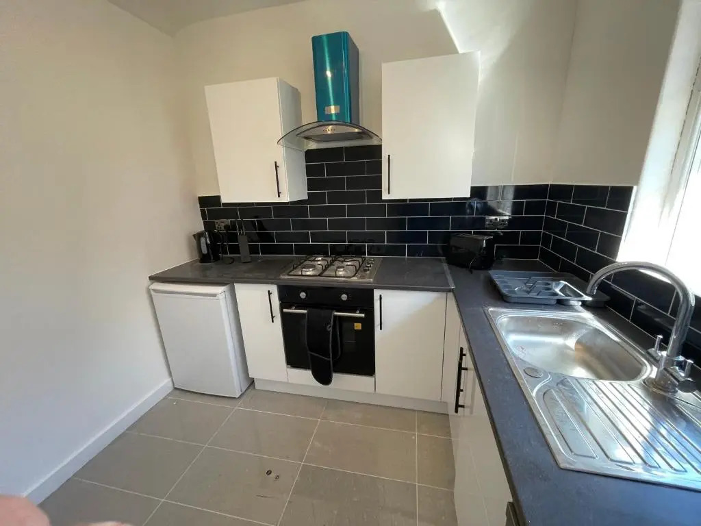 3 bedroom Garden apartment next to craig-y-don park