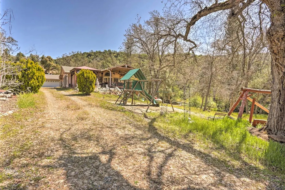 Gorgeous Oakhurst Retreat w/ Swimming Hole!