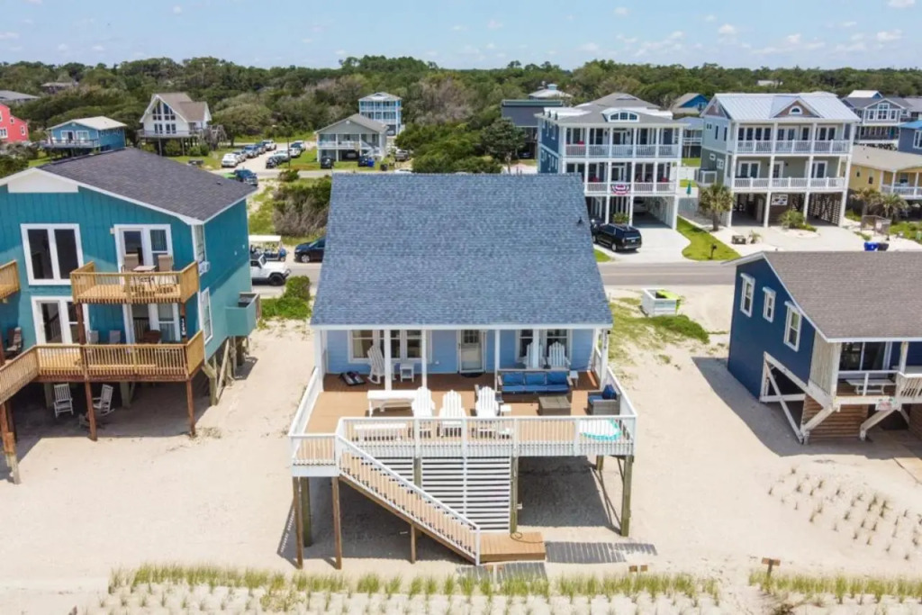 Summer Sands by Oak Island Accommodations