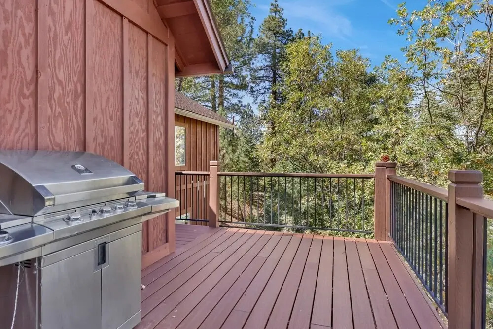 2079-moonridge Manor 3 Bedroom Home by Redawning
