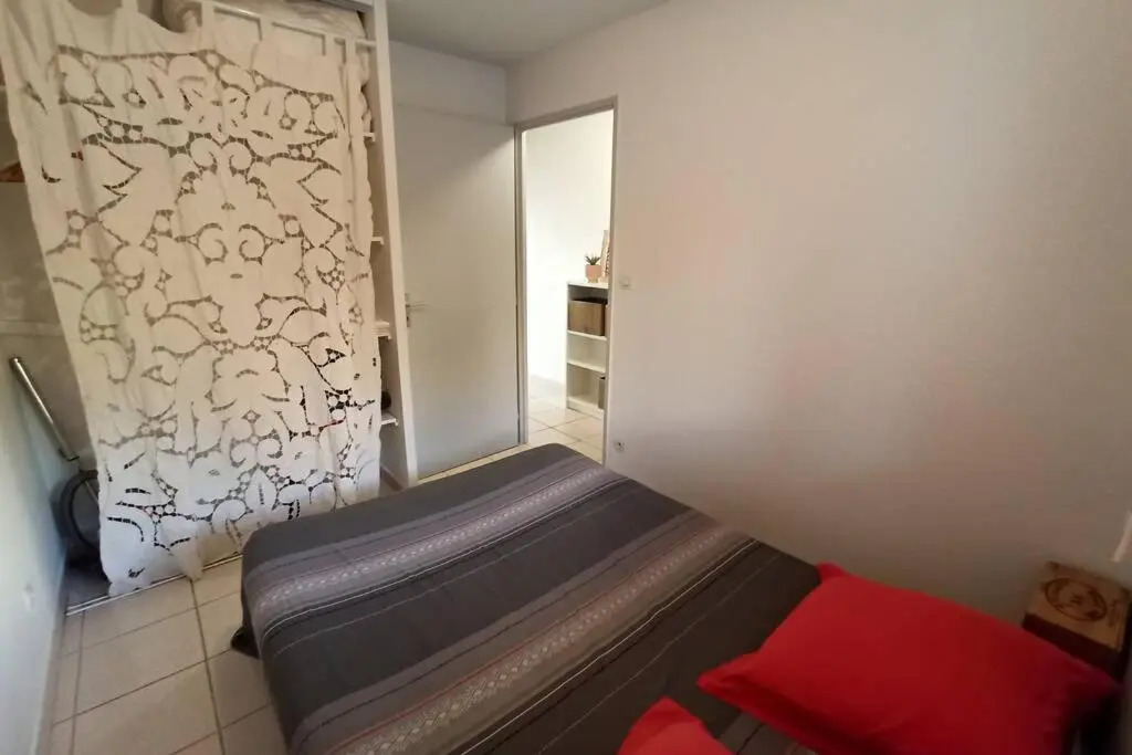Appartement F2 proche des criques et thalasso