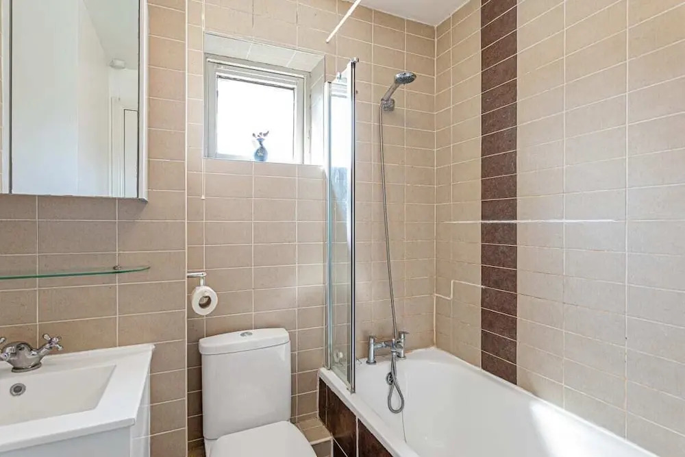 Beautiful 3 Bed House W Patio 10 Mins to Excel