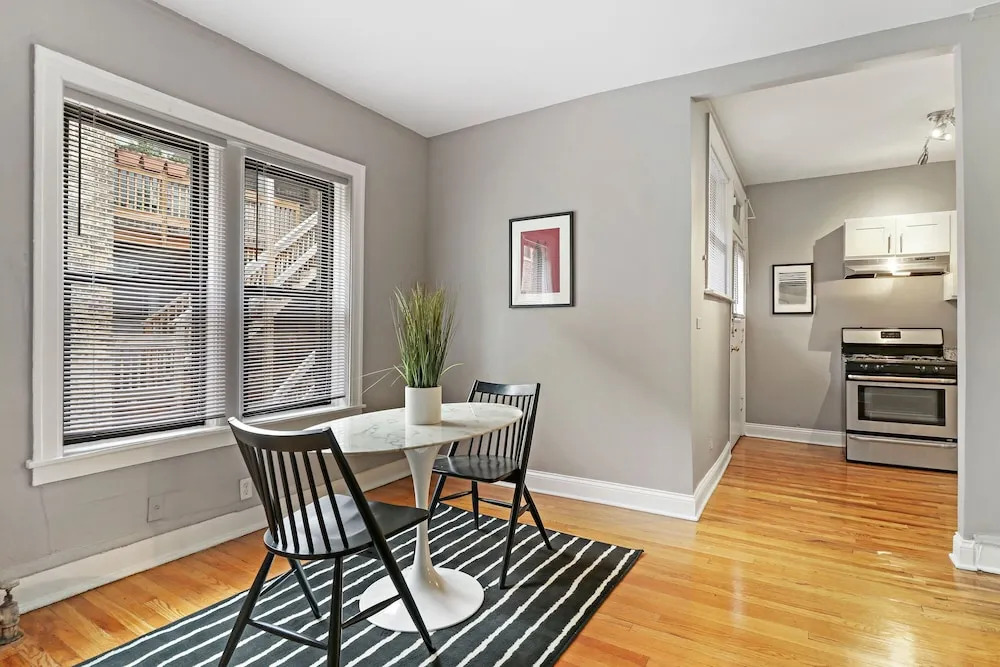 1BR Apt with Modern Elegance in Boystown