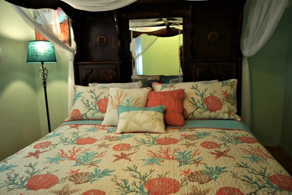 Paradise Cottage On Gulf Street - Three Bedroom Home