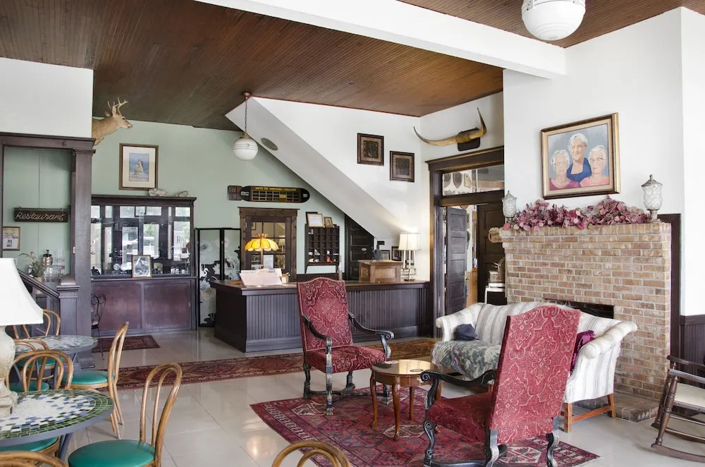 Riverview Hotel
