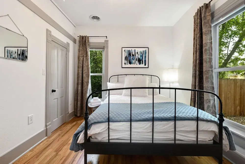 Lola House! Cozy comfort, Prime Old Town Location