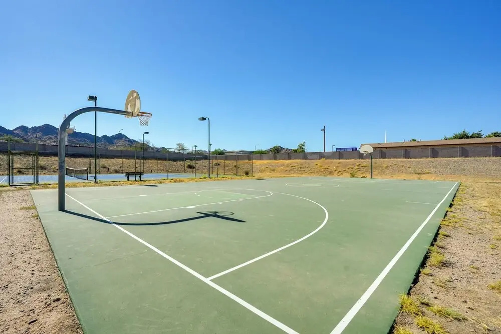 5 Mi to Hiking & Golf: Phoenix Gem w/ Pool Access