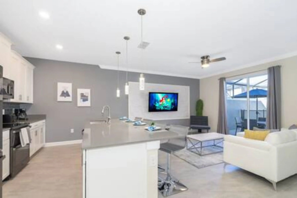 Gorgeous Storey Lake 4BR