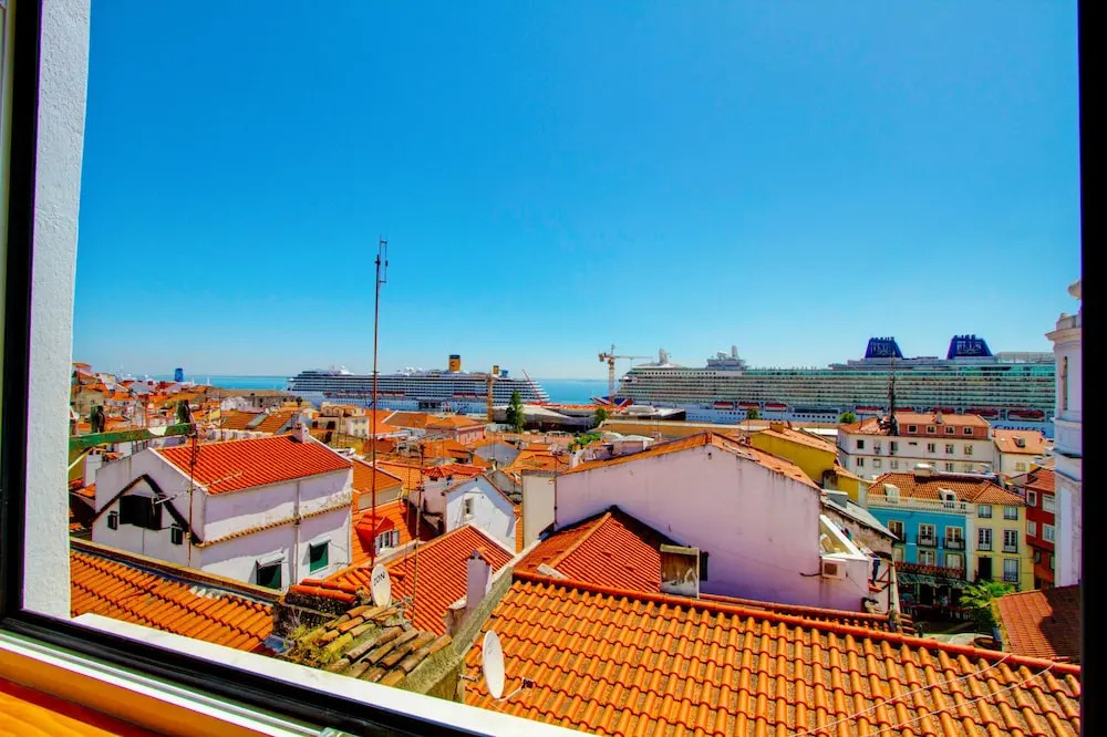 A new Studio Apartment With Amazing Views of the River Tagus
