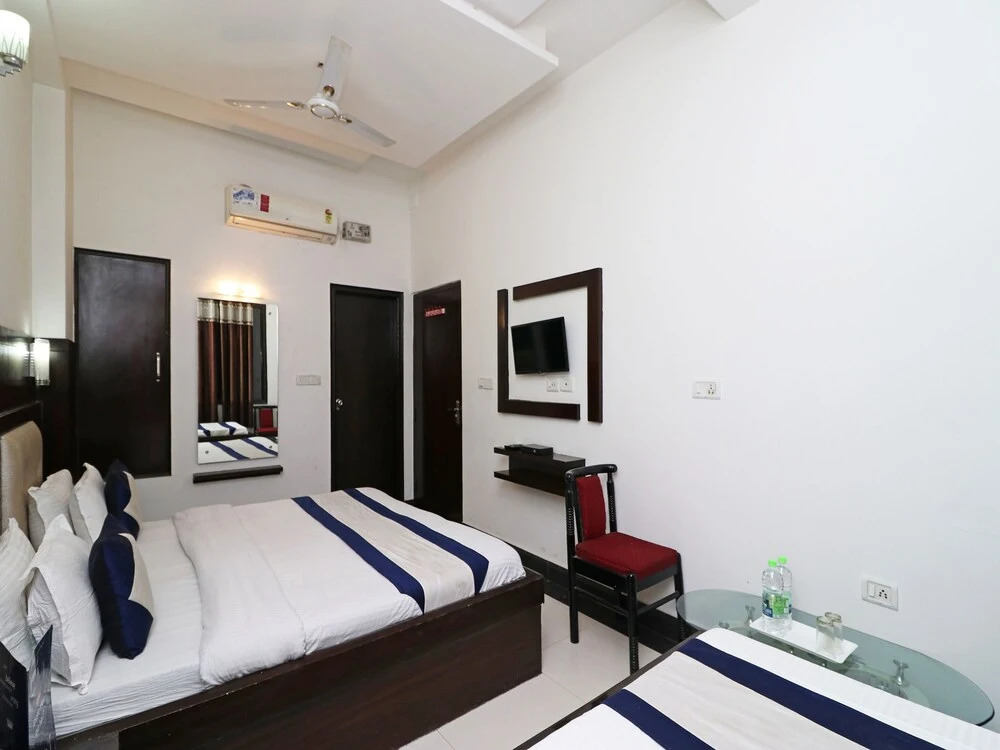 OYO 9974 Hotel Taj Prince