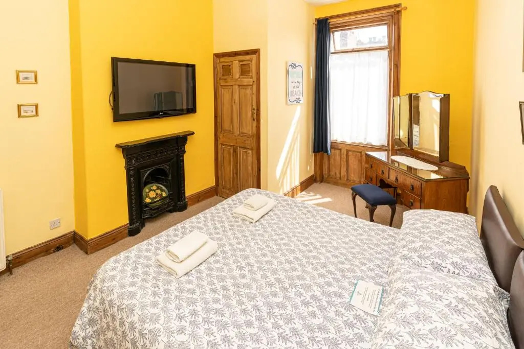 Longsands Lodge