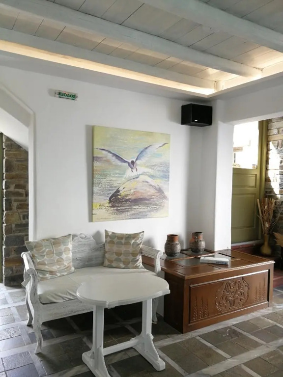 Zefi Hotel & Suites