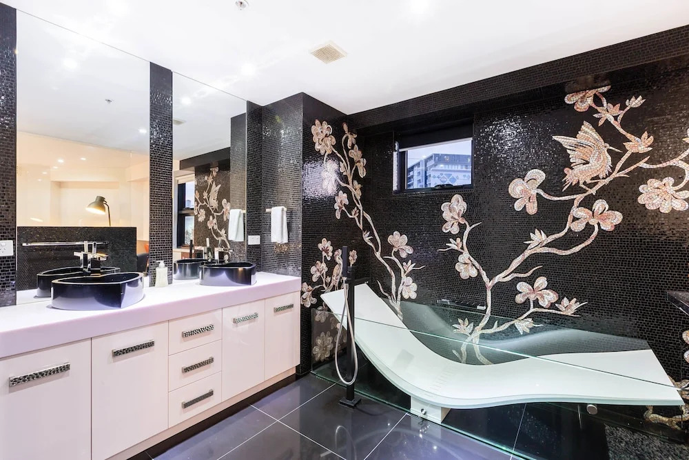 MADDISON, 3BDR Port Melbourne Apartment