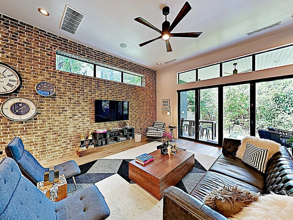 New Listing! Spacious Luxe Near Downtown 4 Bedroom Home