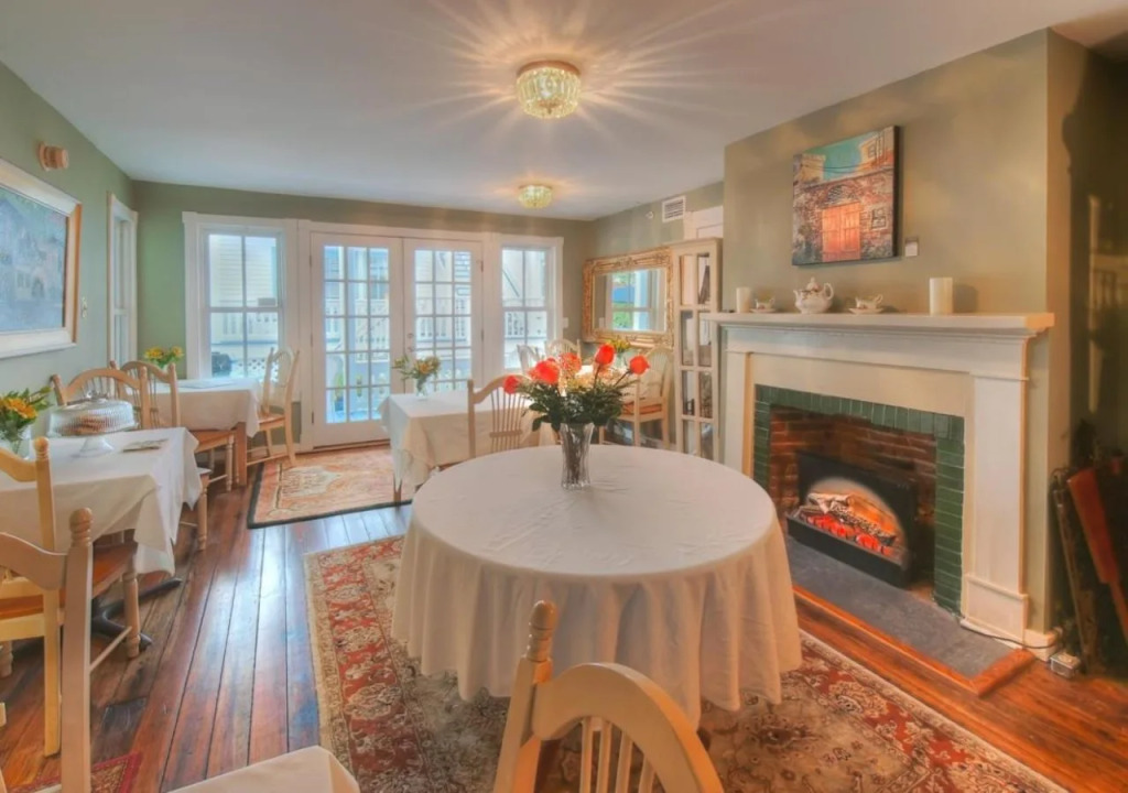 Bayfront Westcott House Bed & Breakfast