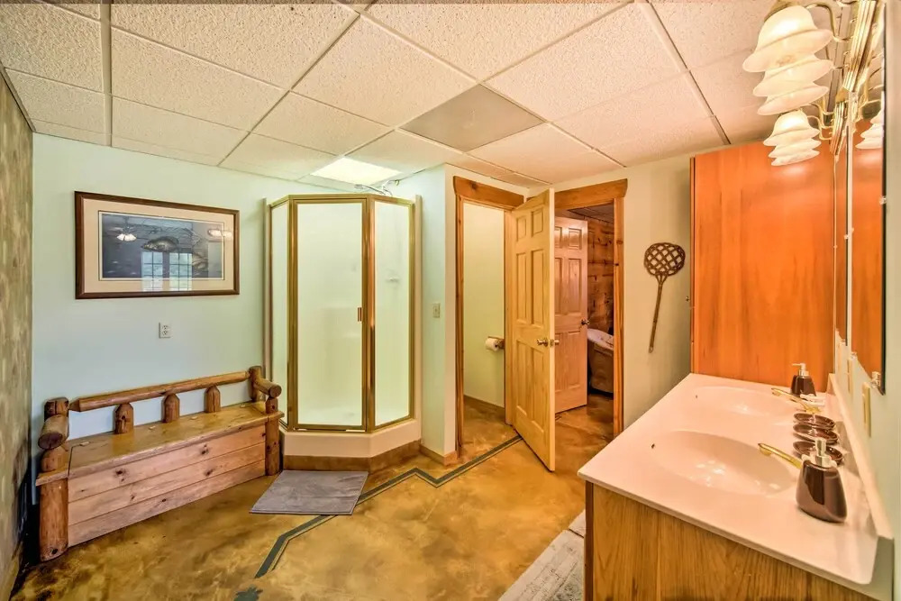 Rustic Keosauqua Gem: Fire Pit & Lake Sugema Views