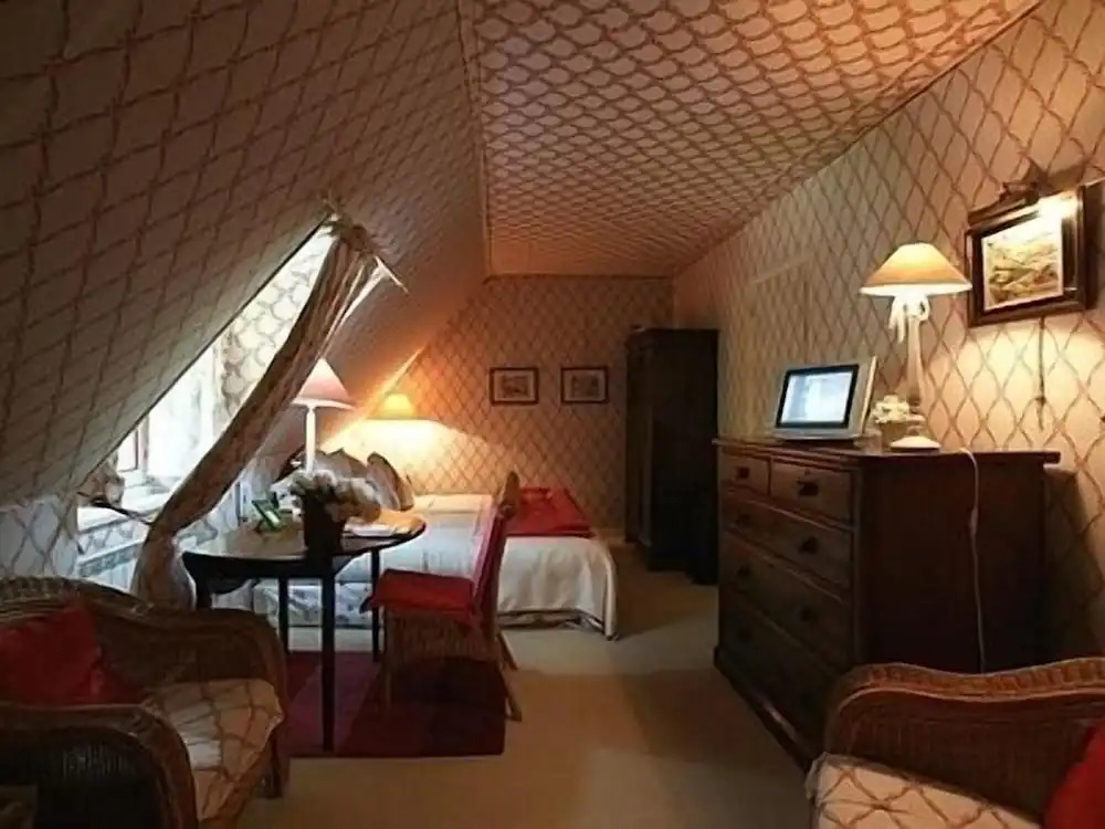 LOGIS Hôtel Kastell Dinech
