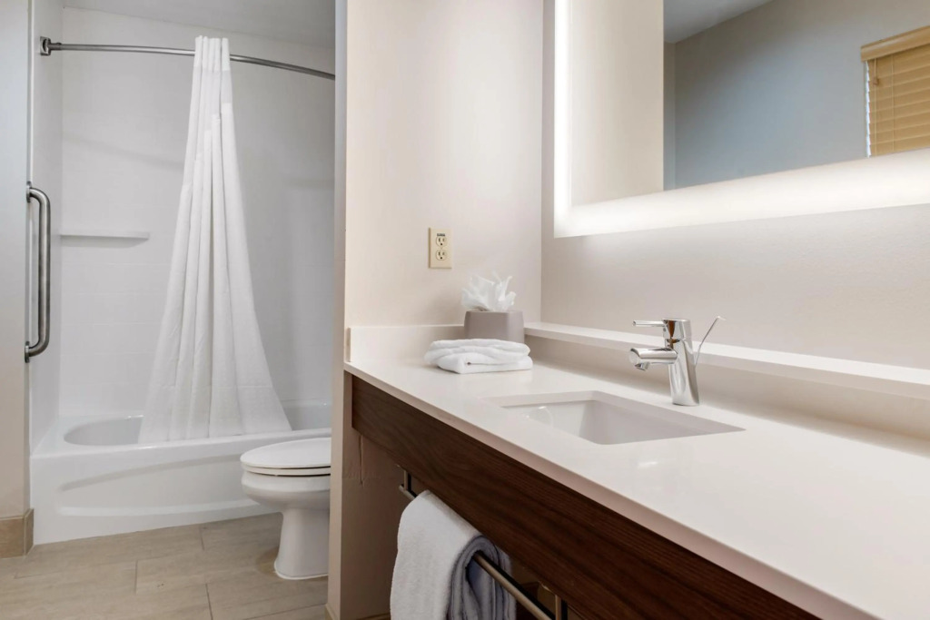 Holiday Inn Express & Suites Harrison by IHG